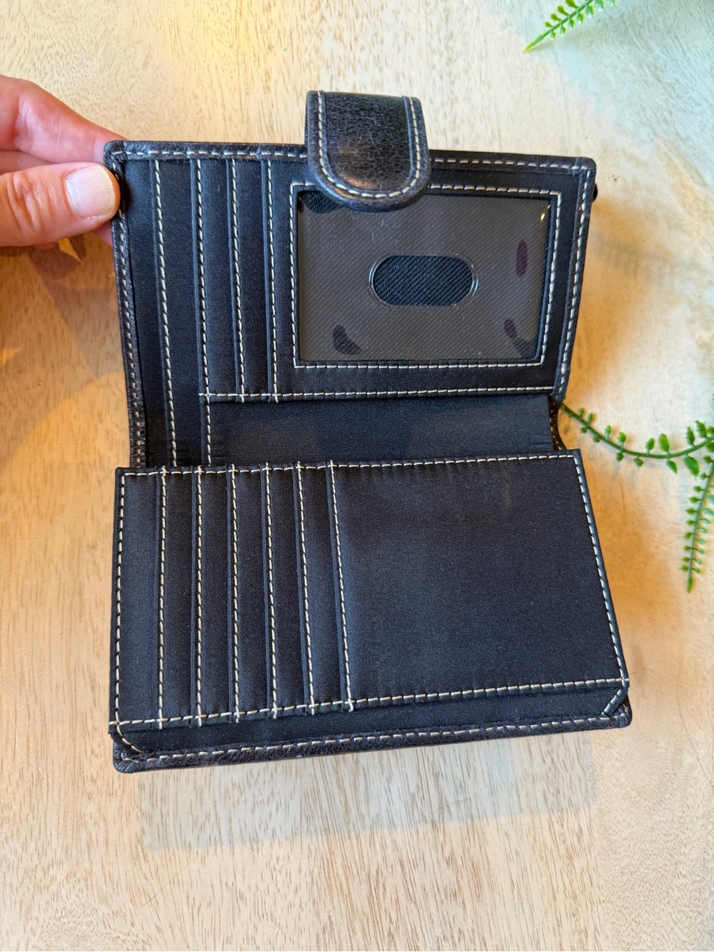 Black leather wallet, Never Used, flower design appliqué and embroidery - Picture 4 of 6